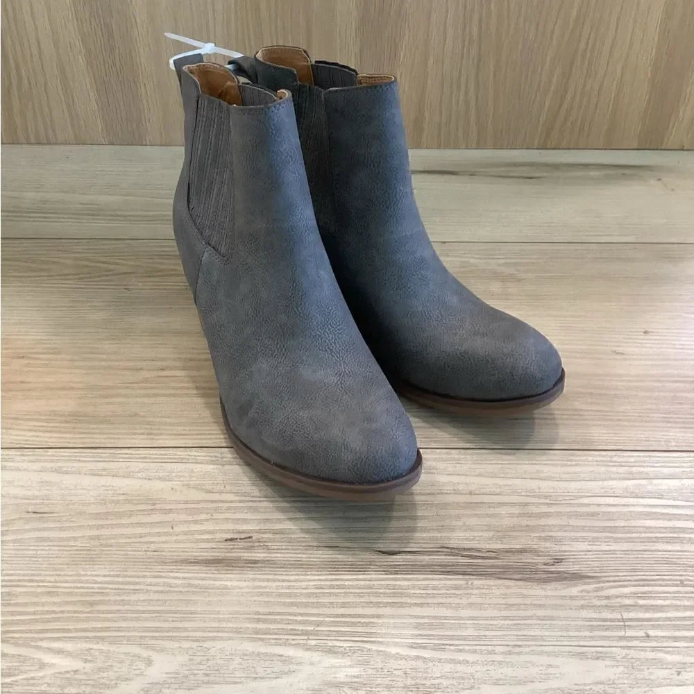 Kork Women’s Hadley Boot, color grey with brown heel, size 8.5, NWOTS